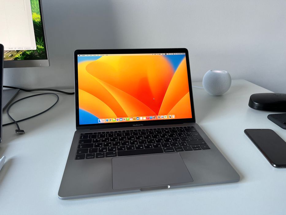 MacBook Pro 13-inch, 2017, Two Thunderbolt 3 ports