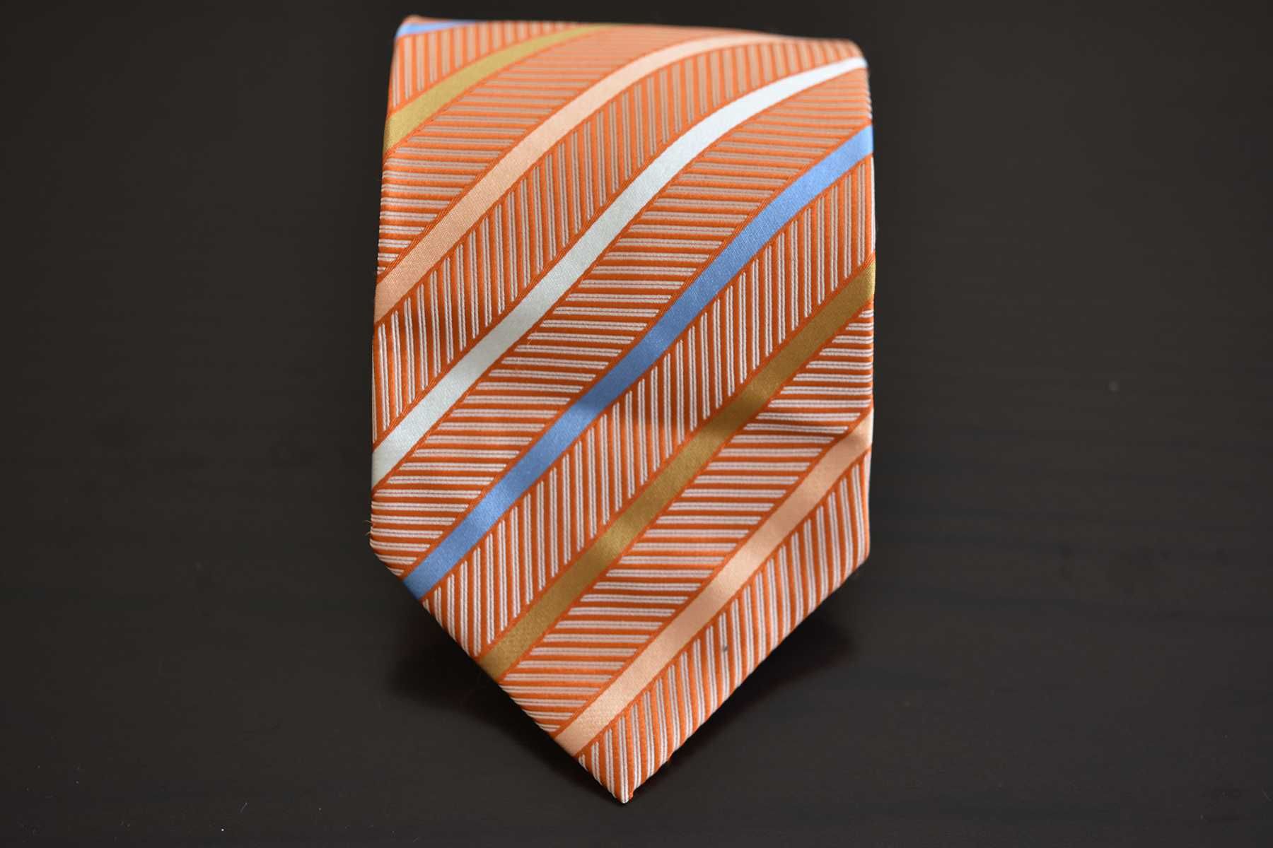 Продавам ръчно изработени копринени вратовръзки