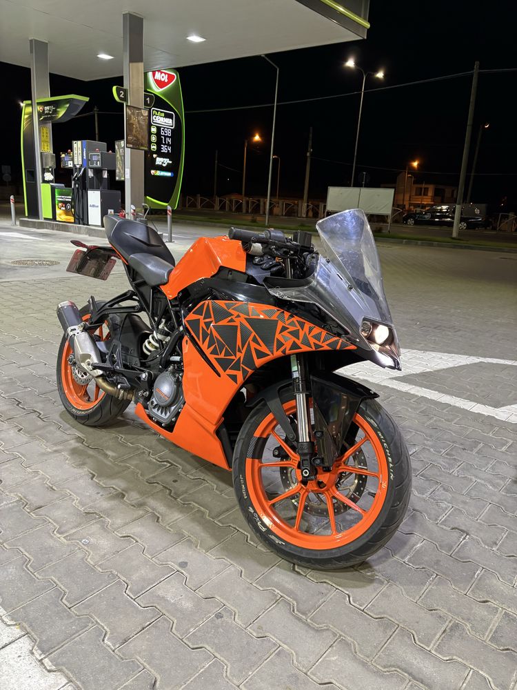 Ktm rc 125.