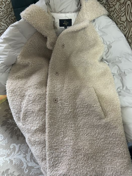 Куртка комбинированная новая с капишоном очень удобная