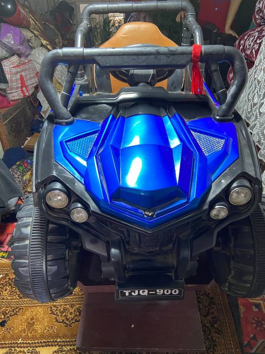 Mini avto jip. Kishkentay ballar ushin. Distantsiyadan basqariladi.