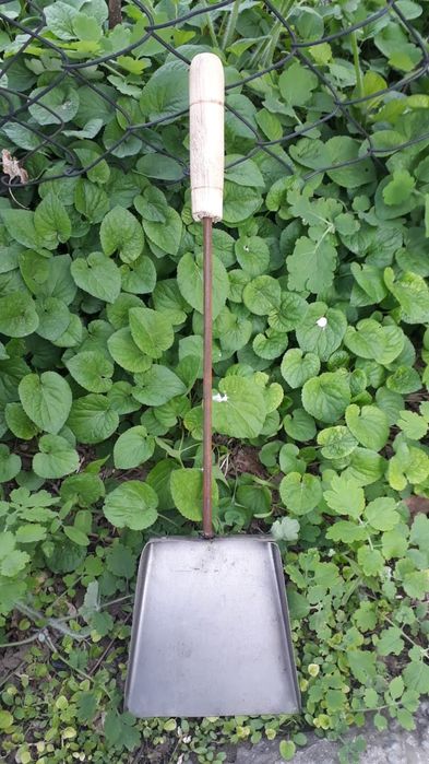 Совок металлический -700 тг.