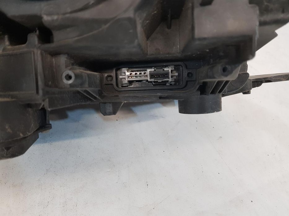 Far stanga xenon+led Ford Kuga 2 facelift dupa 2016