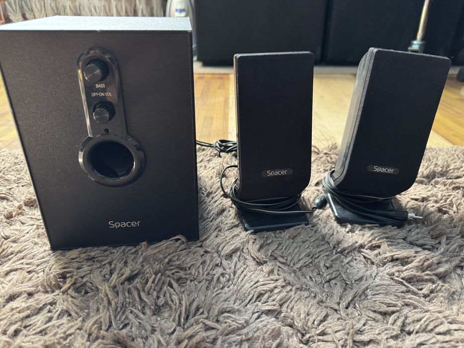 Boxe cu conectare prin cablu