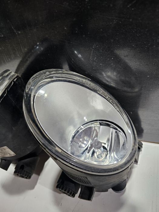 Proiector ceata stanga original Volkswagen Phaeton 

Stare buna

Cod o