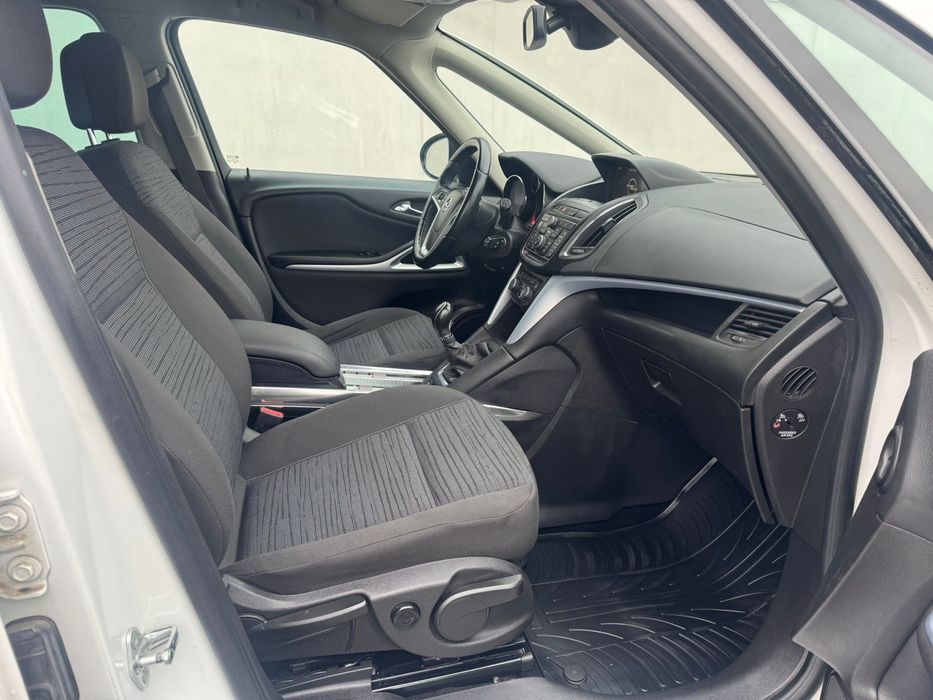 Opel Zafira 1.6 Diesel *2016* Euro 6 / Navi / Volan Incalzit /165.000