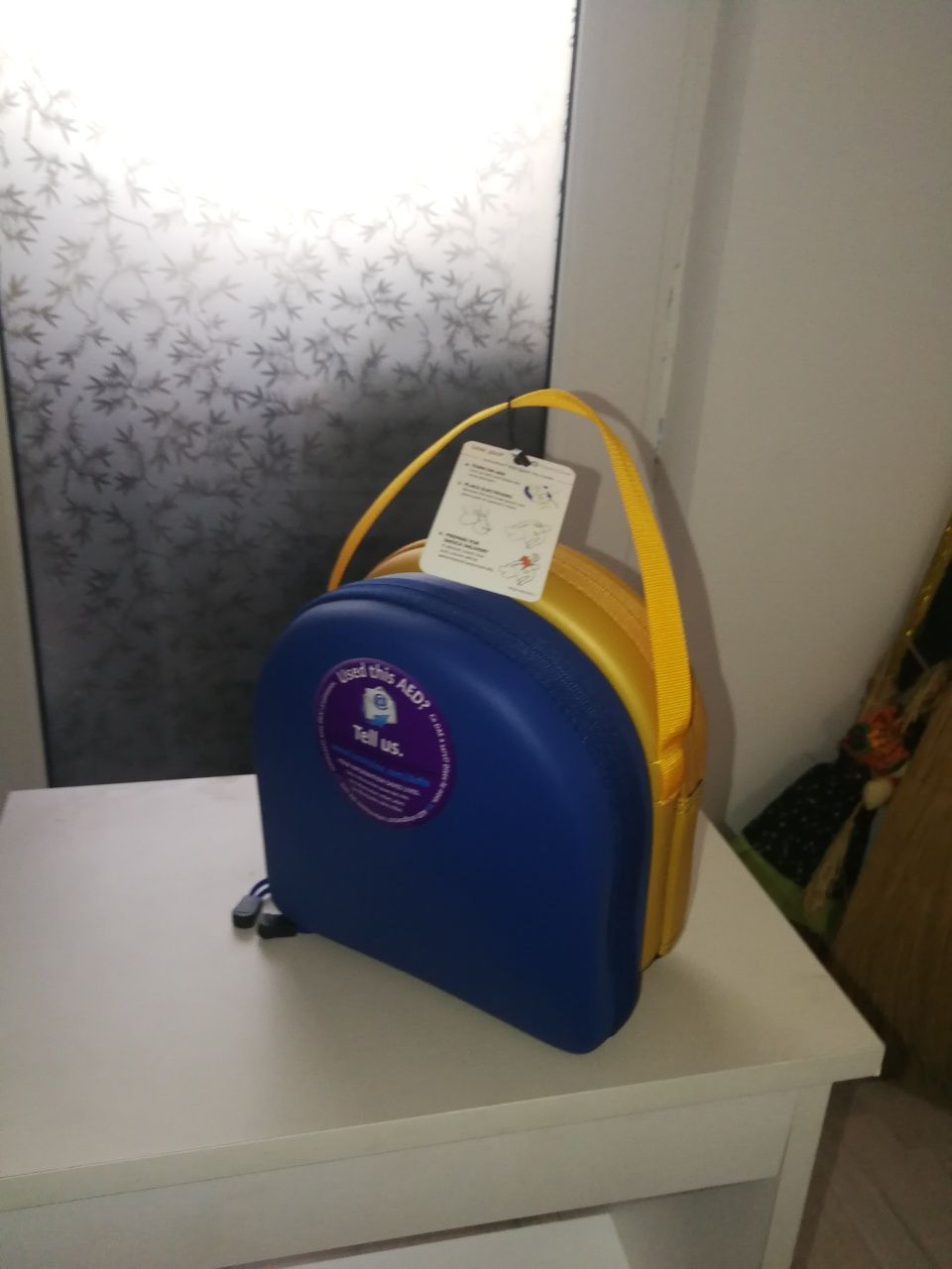 Defibrilator portabil