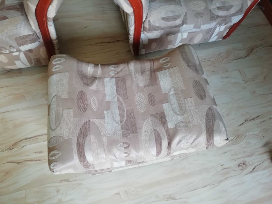 Продавам 2 фотьойла и 2 табуретка