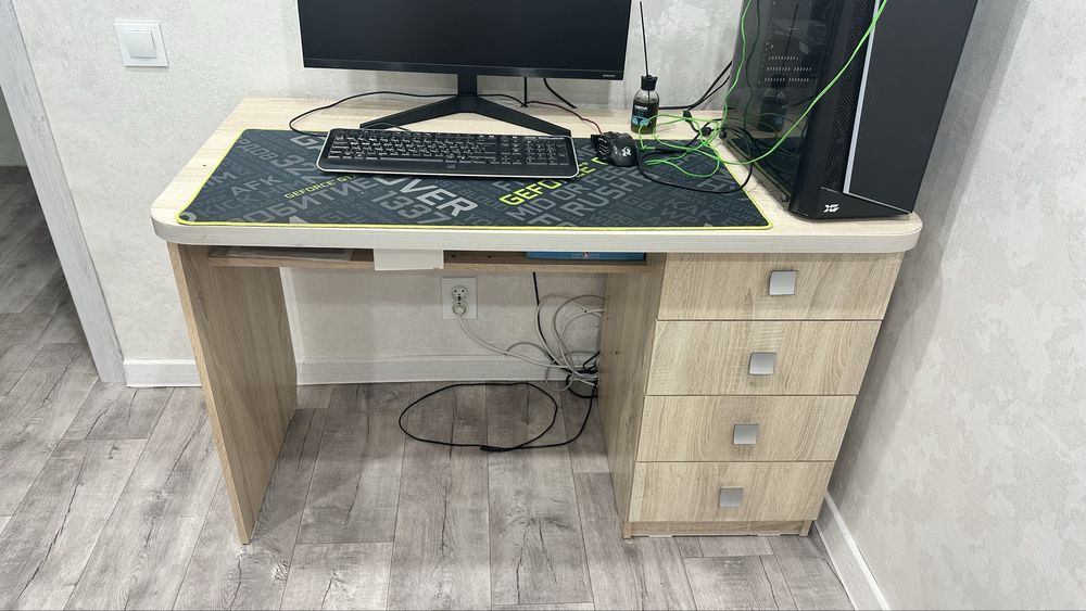 Продам стол 120*60 см