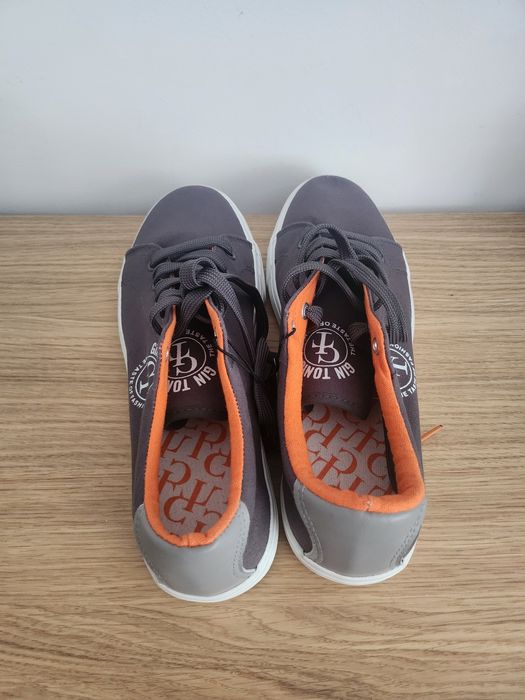 Teniși adidași NOI marime 44, Firma Gin Tonic, gri cu portocaliu
