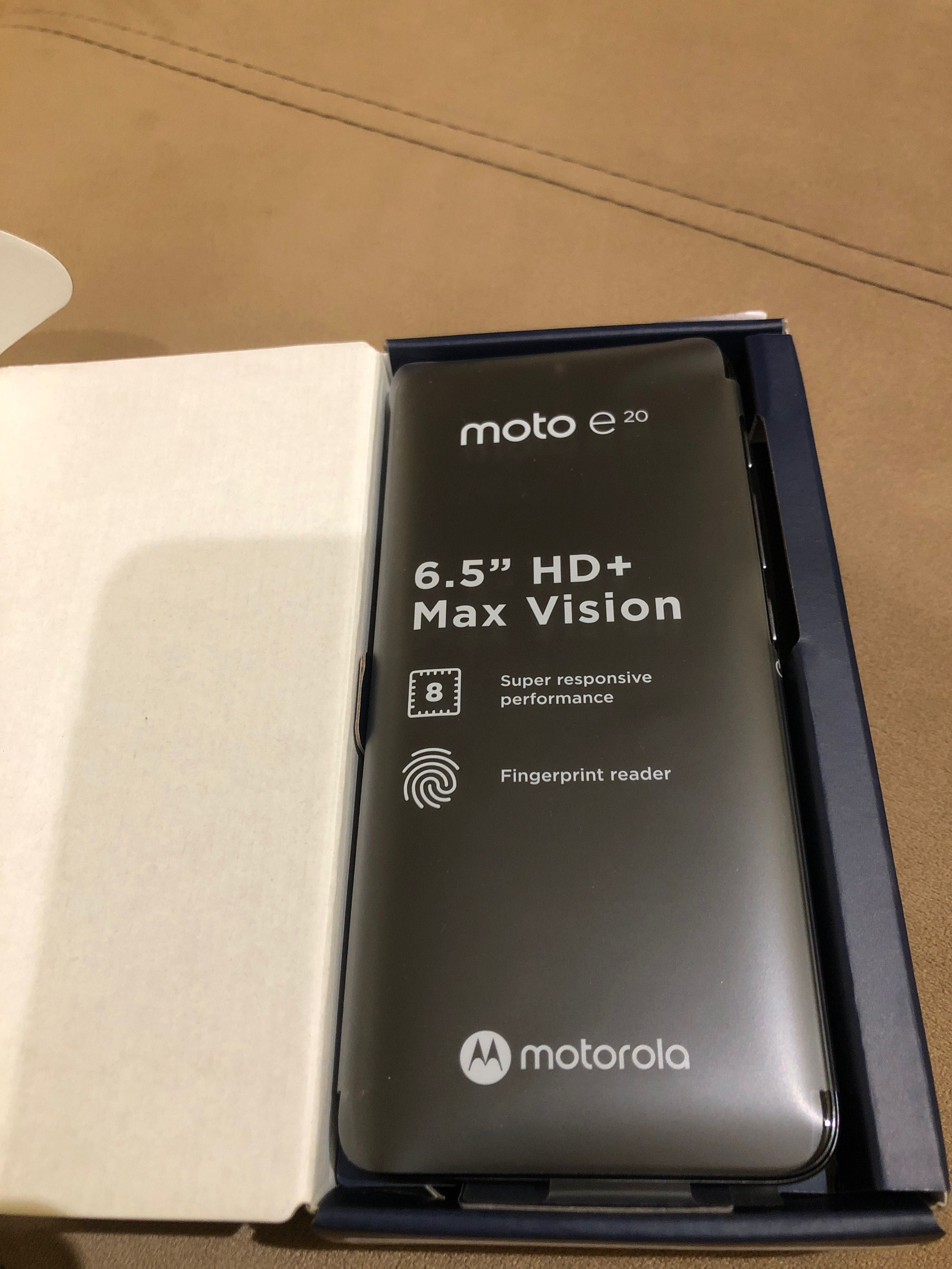 Motorola E20 Чисто нов