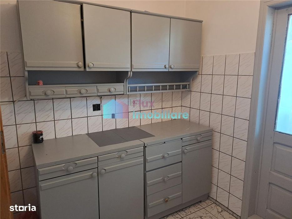 Apartament cu 3 camere etaj 2 Obcini zona Dany Gry