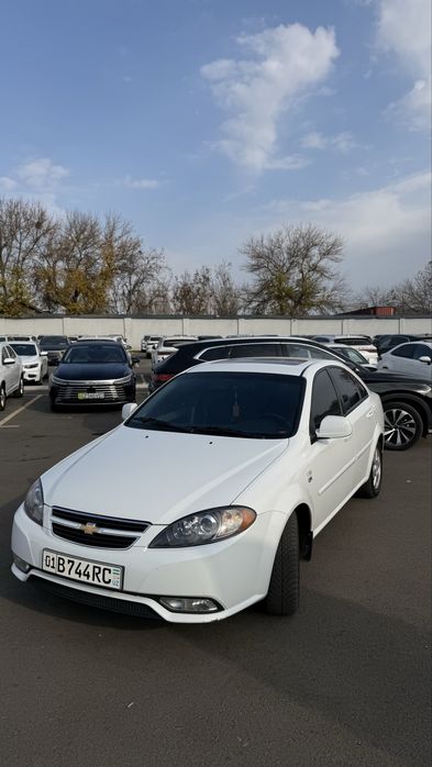 Gentra 2021 yil kraska top toza rangi oq ideal moshina