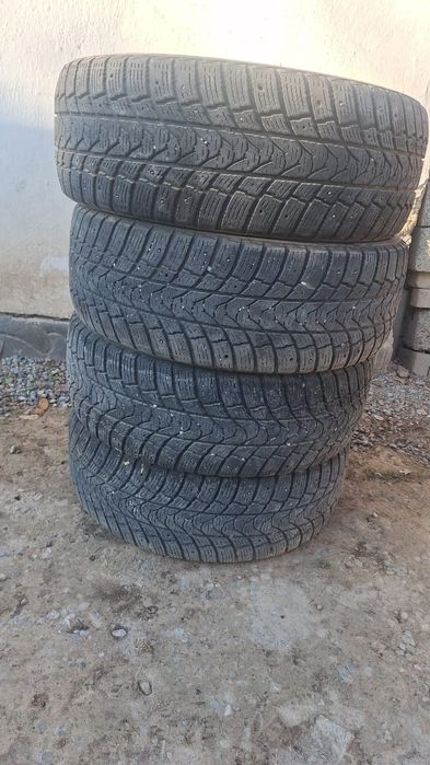 Шины зимние 215/60R16
