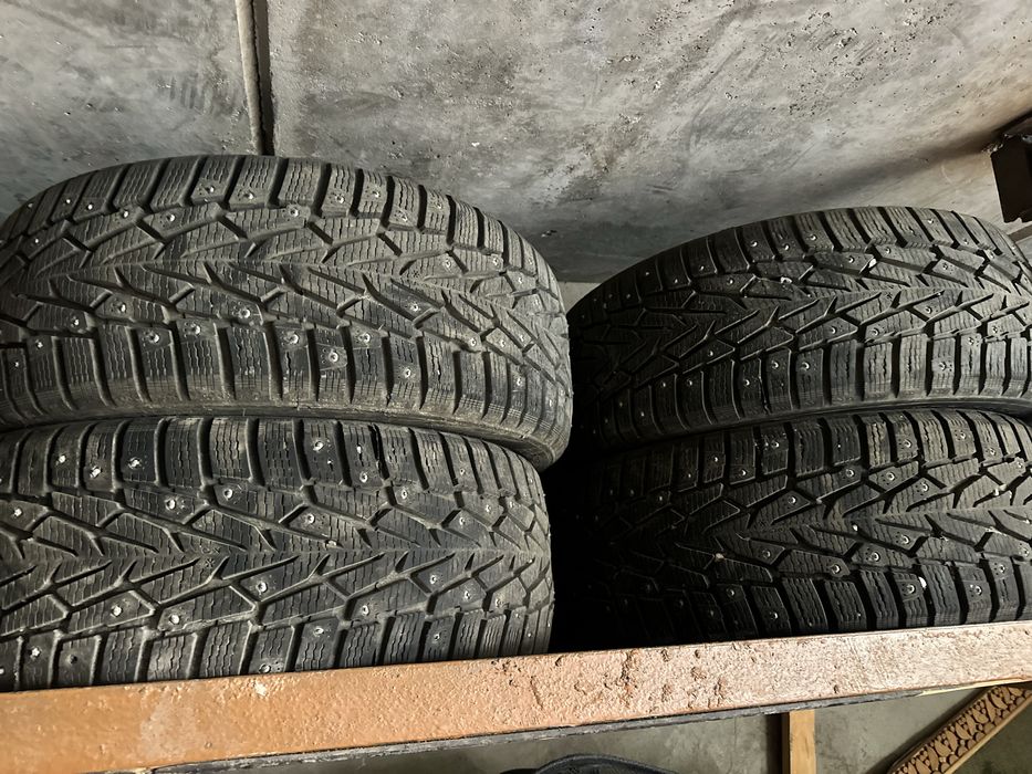 Продам зимние шины на R17 215/50