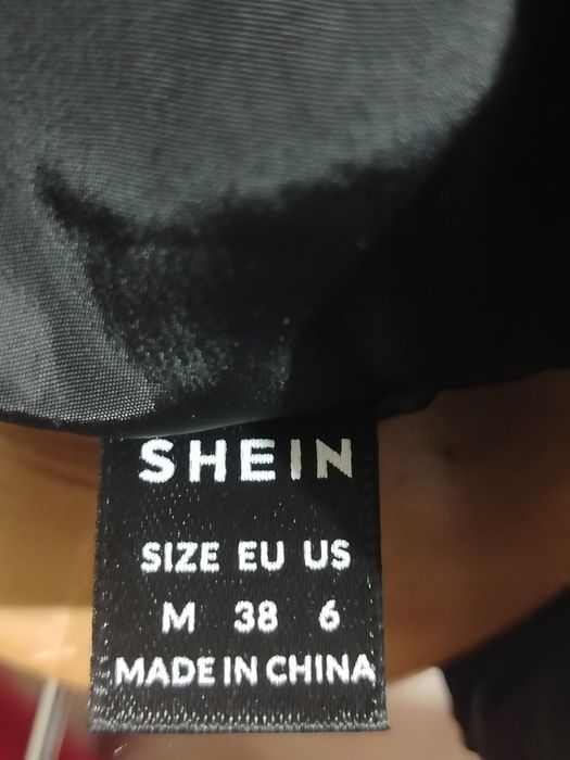 Къса черна грейка