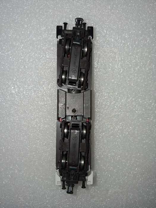 Locomotiva roco BR290 digitala

Lumini in funcție de direcția de