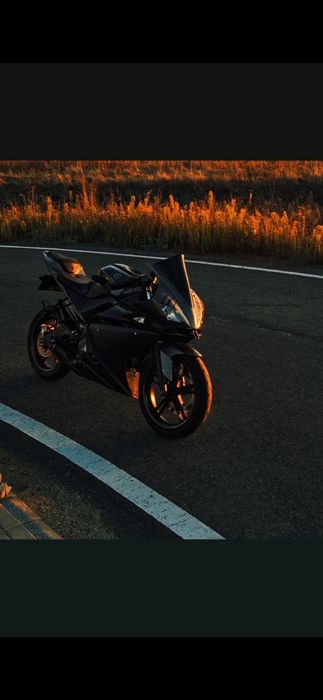 Yamaha yzf r125.