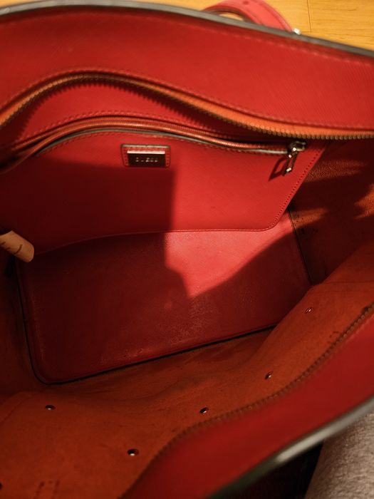 Geanta Guess rosie de dimensijne medie