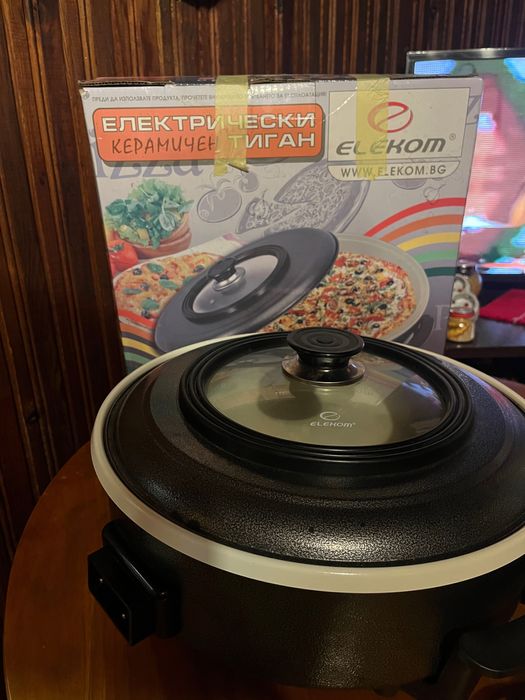 Продавам ел.керамичен тиган