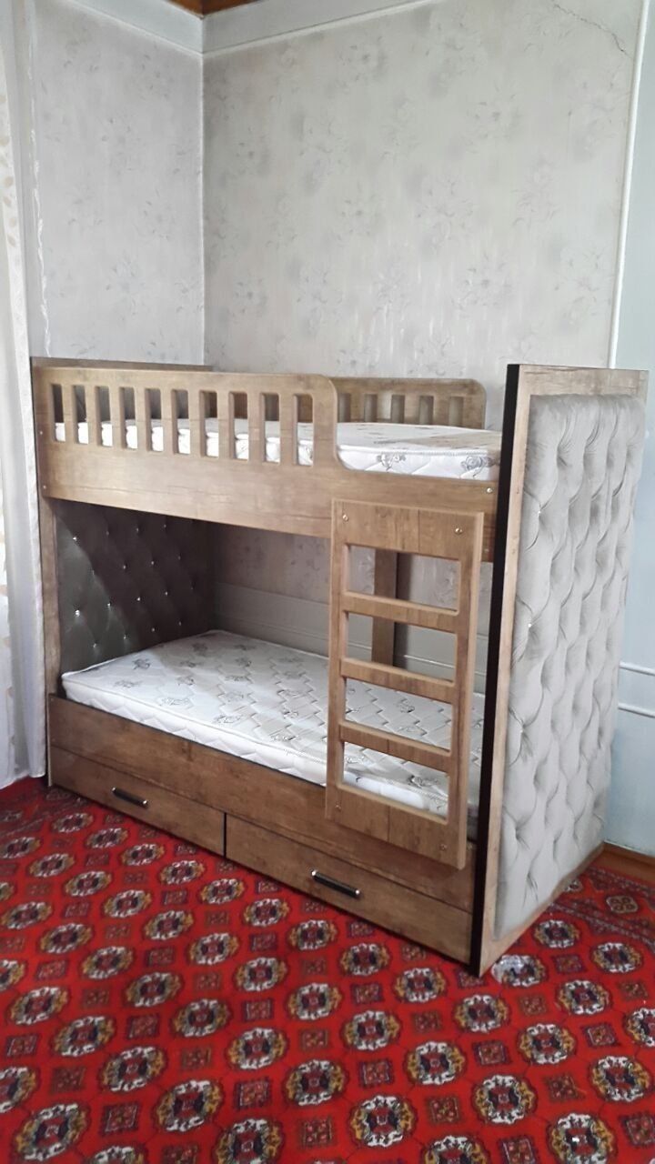 1 кишилик кровать сотилади.