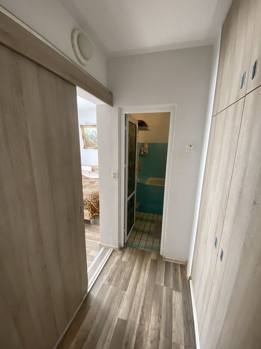 De vanzare apartament 2 camere, etaj 3, zona Piata mica