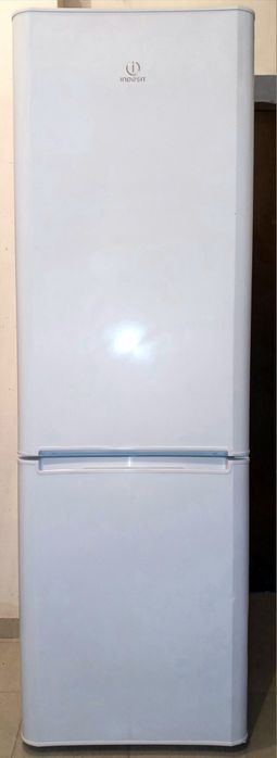 Продам холодильник indesit