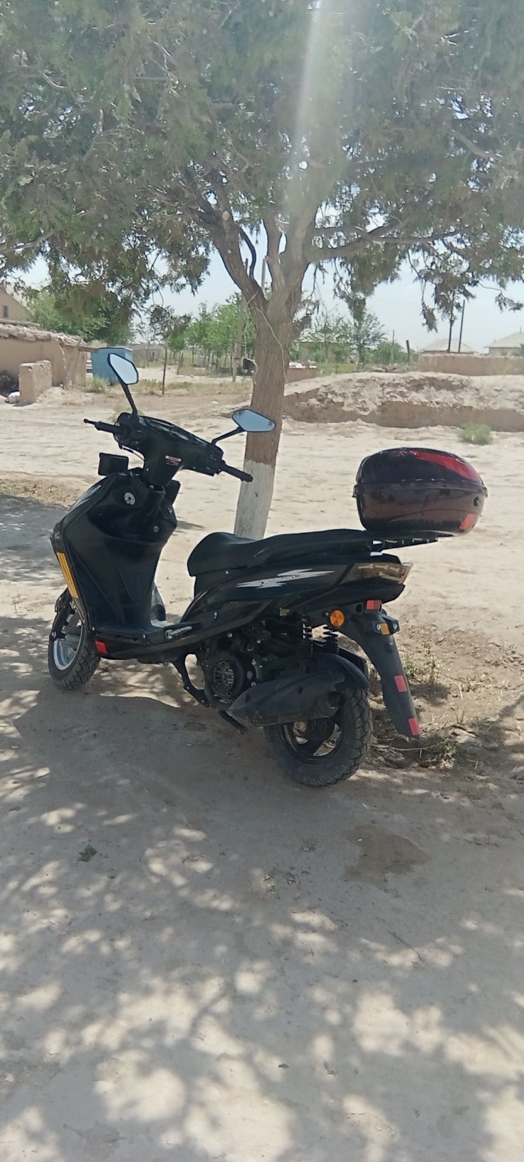 Benzinlitokli skuterga abmen kottasiga dap bersez 125 cc 120 tortadi a