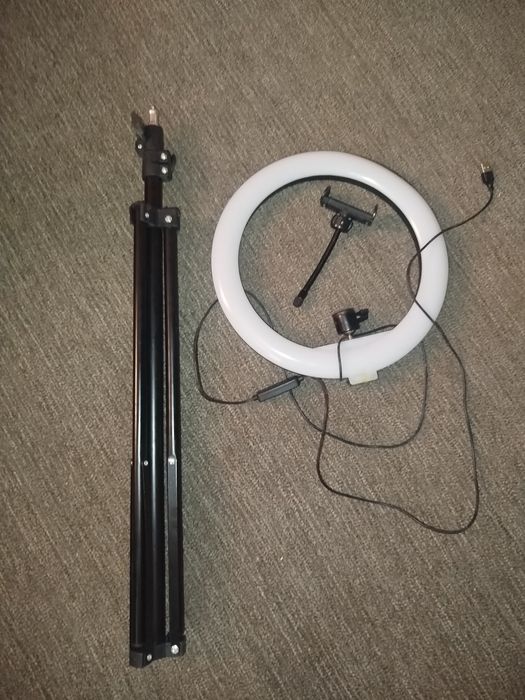 Кольцевая лампа.