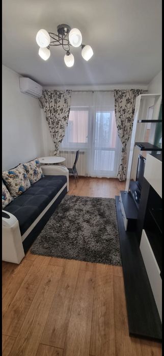 Închiriez garsonieră decomandată