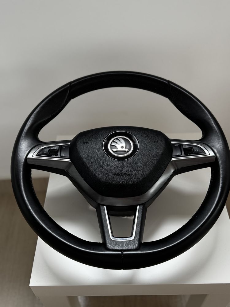 Volan cu comenzi Skoda Octavia 3