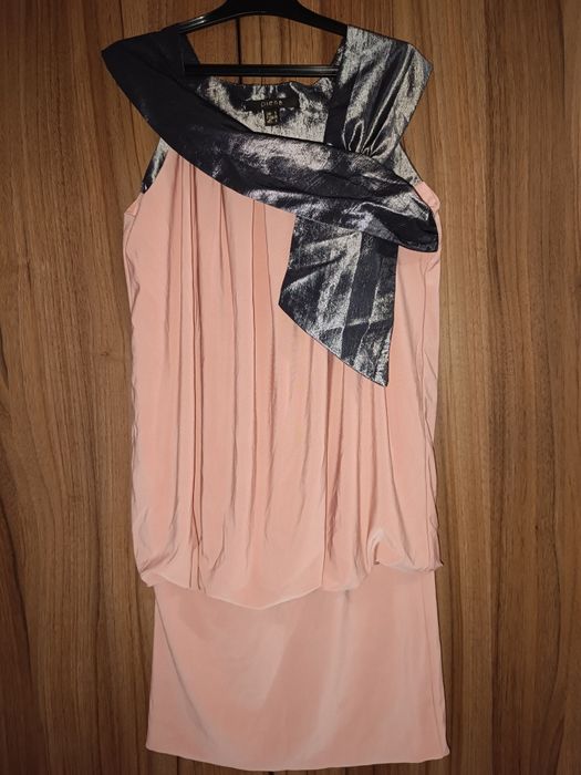 Rochie scurtă roz pudrat mărimea 36 S
