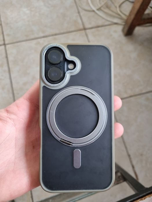 Vând iphone 16 Impecabil