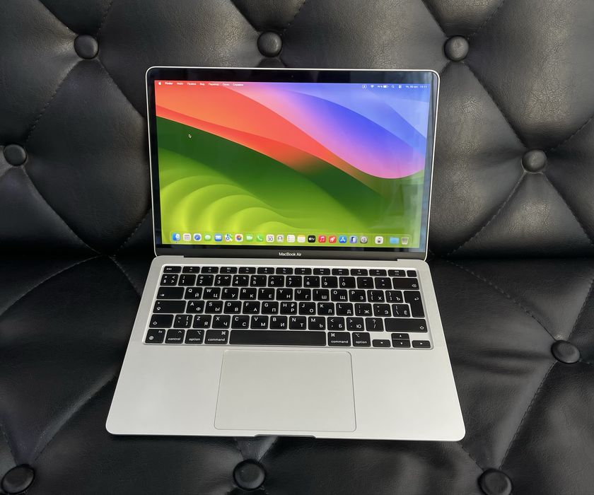 Apple MacBook Air M1 2020 года в хорошем состояние