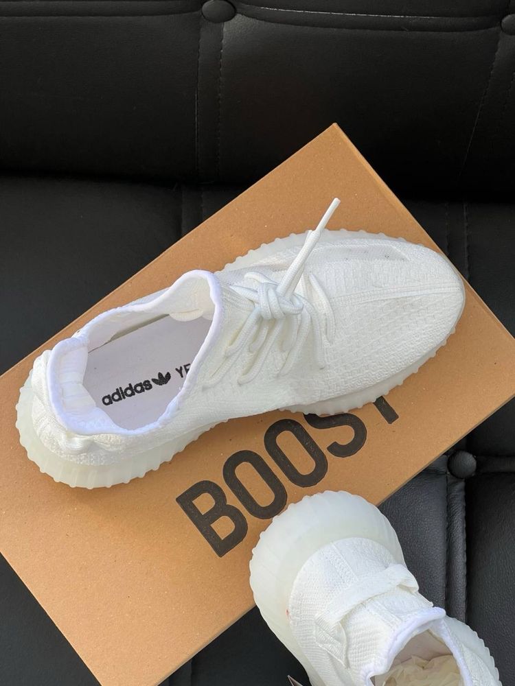 Adidasi Yezzy Noi !!! Marimi 40/46 !!!