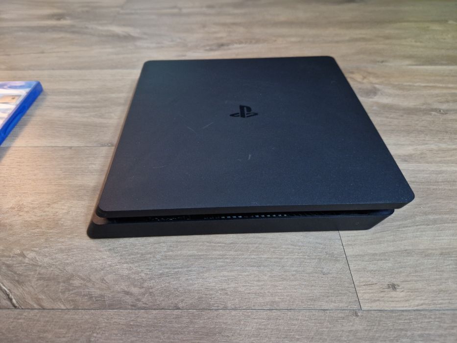 Playstation 4 slim