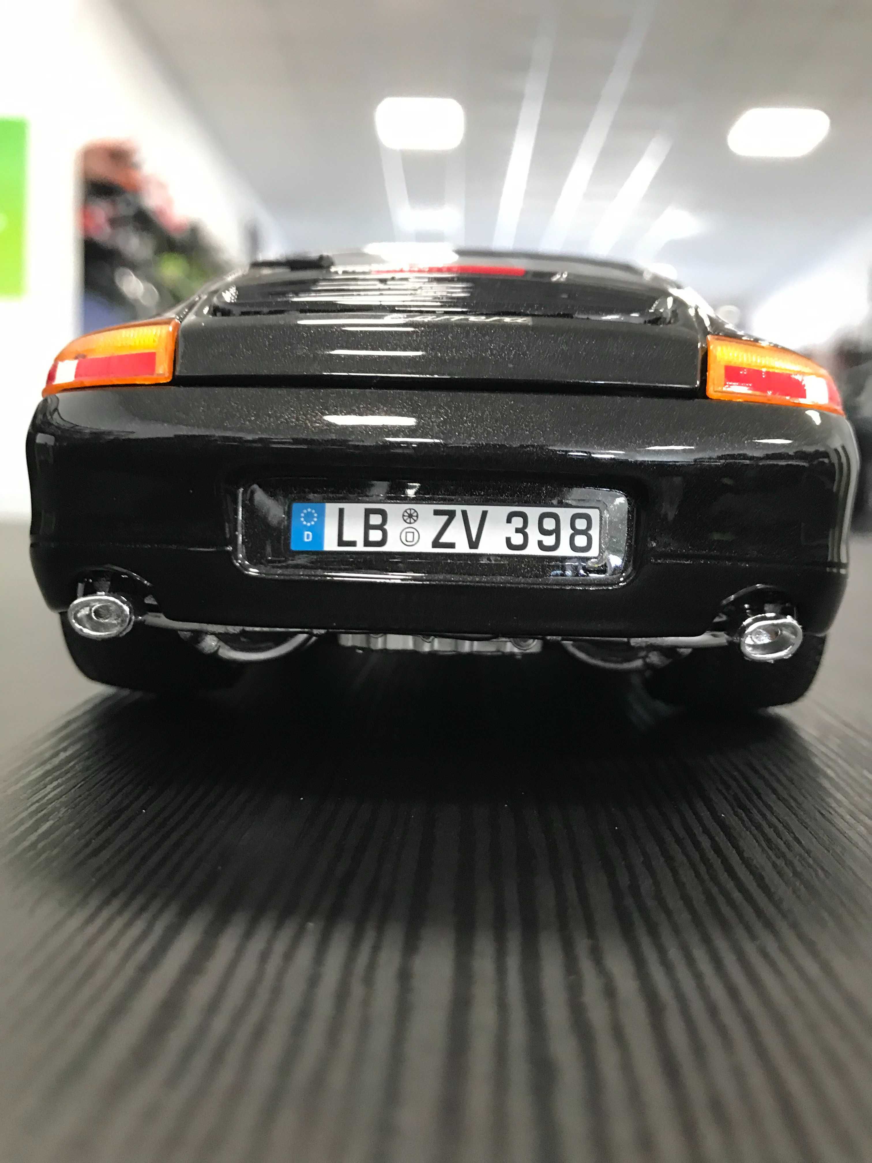 Метална колекционерска количка BBURAGO PORSCHE 996 1997г.1:18 НОВА