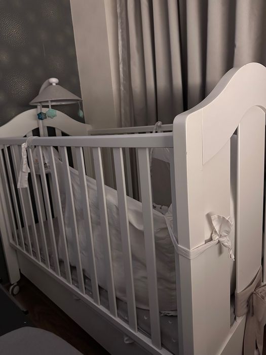 Patut bebe Anne Bebe cu roti și sertar