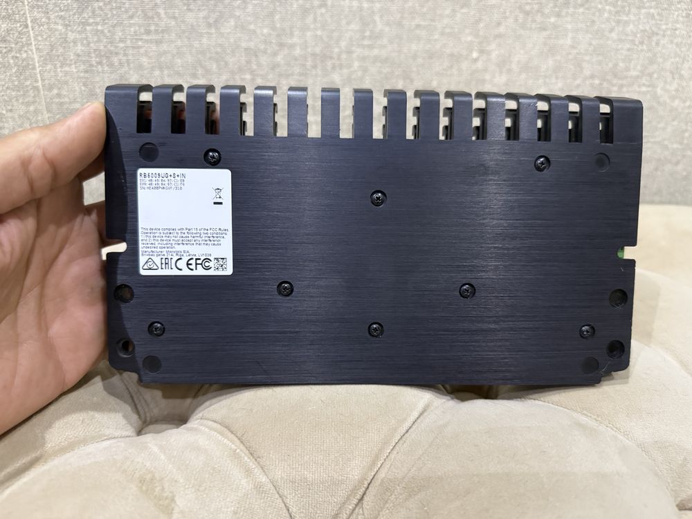 * новый сверхмощный маршрутизатор от компании Mikrotik