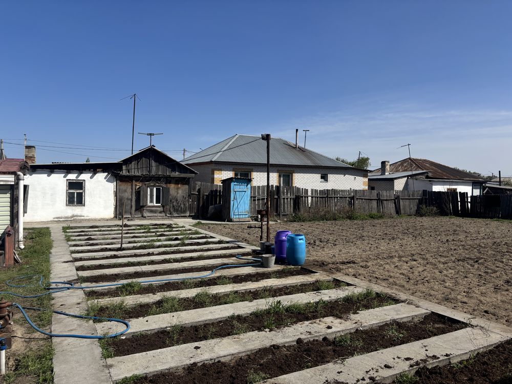 Продам два соседних дома