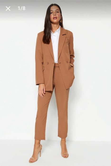 Елегантен дамски костюм- блейзър и панталон, каки/кафяв