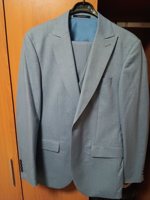 Мъжки костюм с 2 ризи