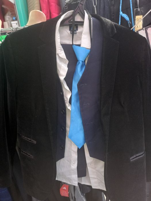 Продам костюм в школу