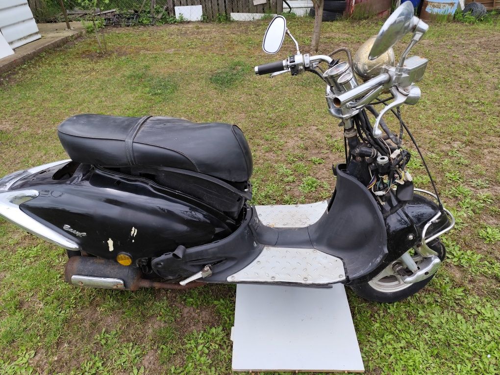 Motocicleta Honda CB 500 și scuter Znen 125
