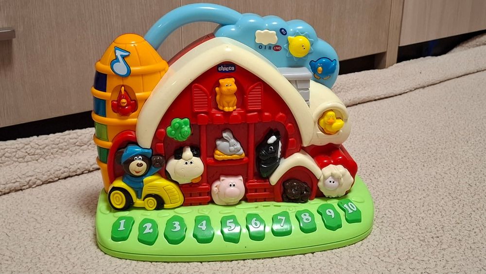 Игрушка Chicco "Говорящая ферма" на рус. и англ.яз.