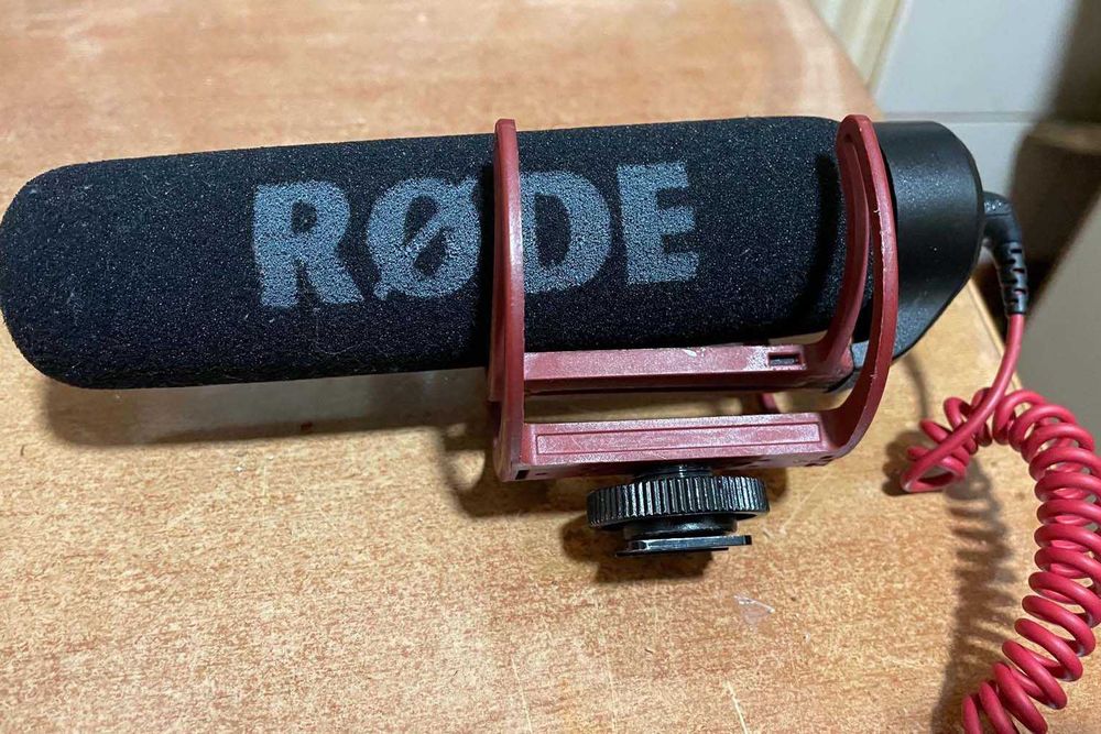 Vând RØDE VideoMic, ideal pentru vlogging,