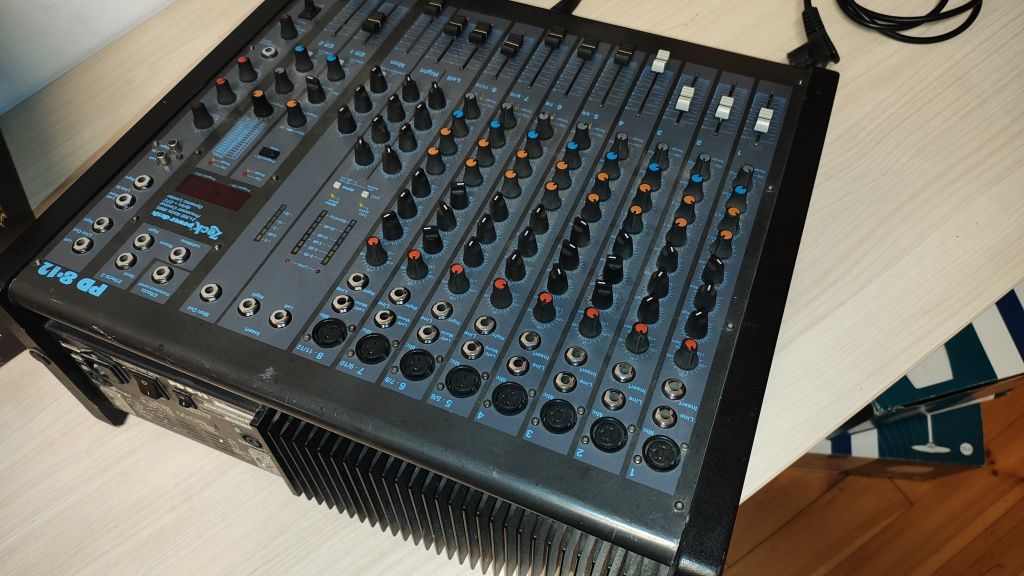 Zeck Power desk PD 8/12 ( mixer cu putere )