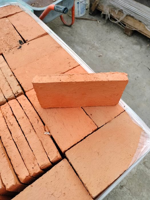 Vand cărămidă sobe