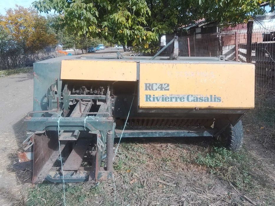 Vând presă de balotat și combinator