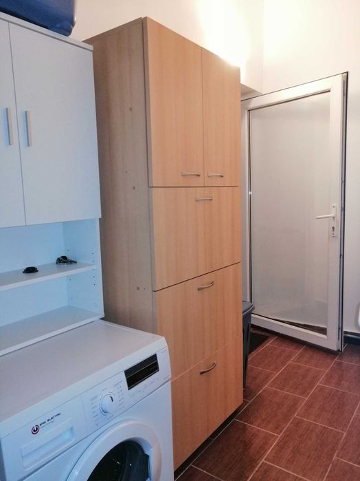 Dulap hol pt. pantofi cu 5 usi, lemn PAL melaminat de culoare deschisa